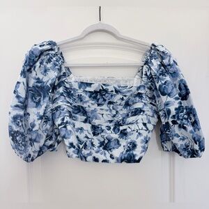 NWT Abercrombie & Fitch Blue and White Floral Puff Sleeve Crop Top